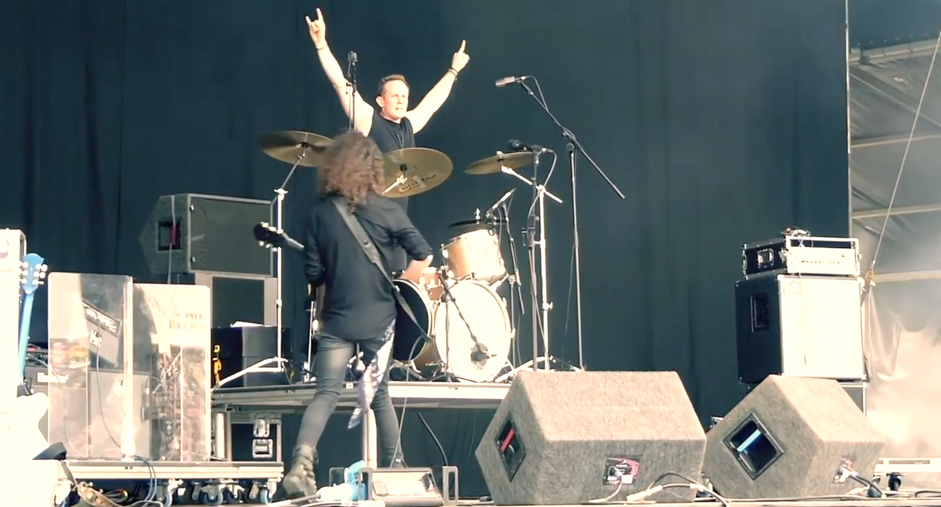 Raveneye - Hey Hey Yeah